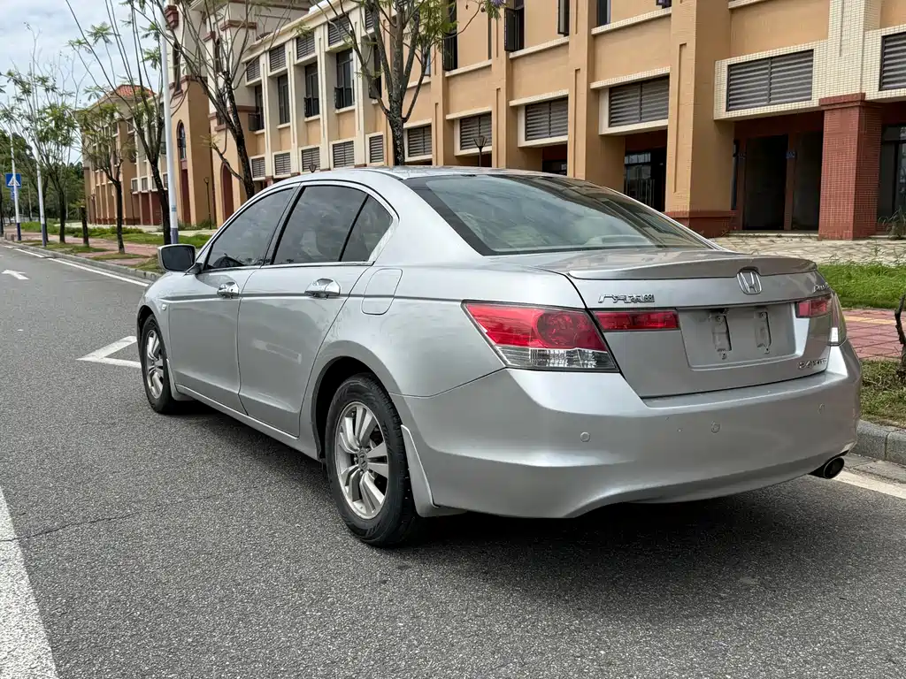 Honda Accord 2010 — фото 8