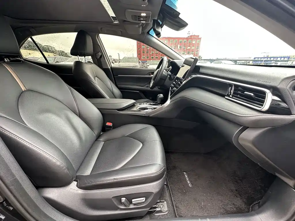 Toyota Camry 2023 — фото 16
