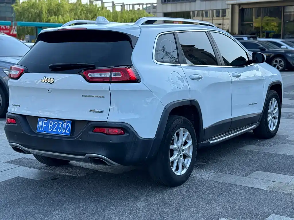 Jeep Cherokee 2016 — фото 6