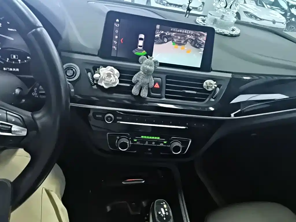 BMW 1 Series 2019 — фото 13