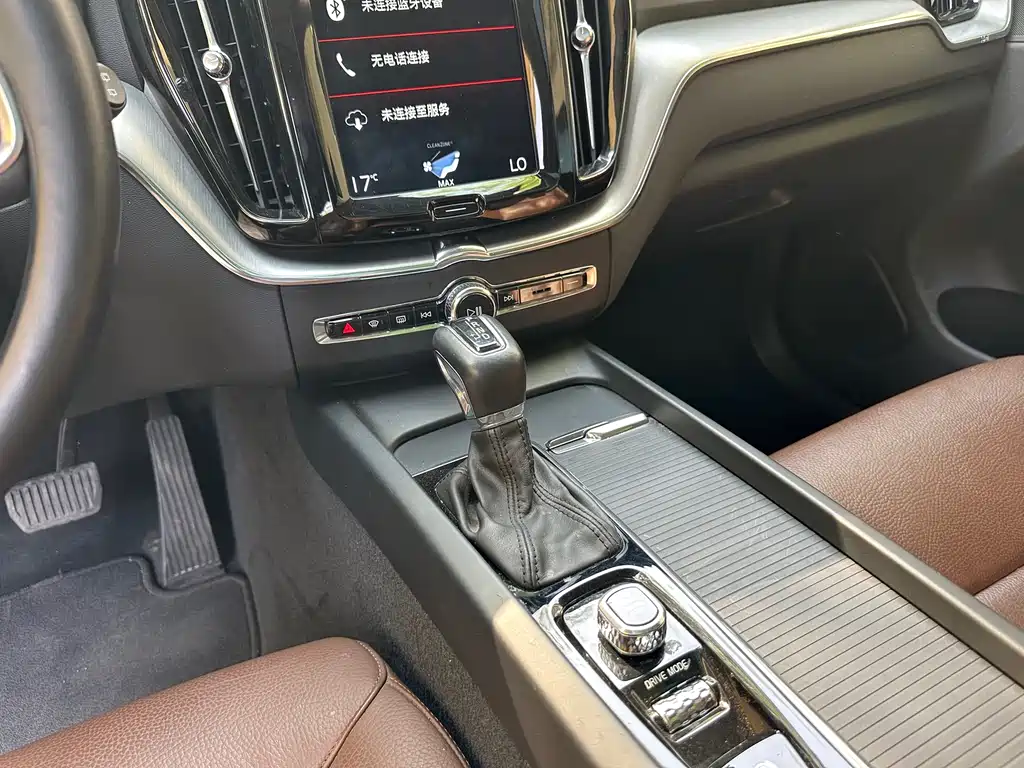Volvo XC60 2018 — фото 14