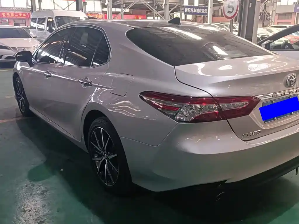 Toyota Camry 2022 — фото 9
