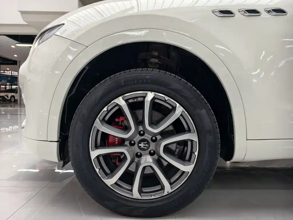 Maserati Levante 2017 — фото 14