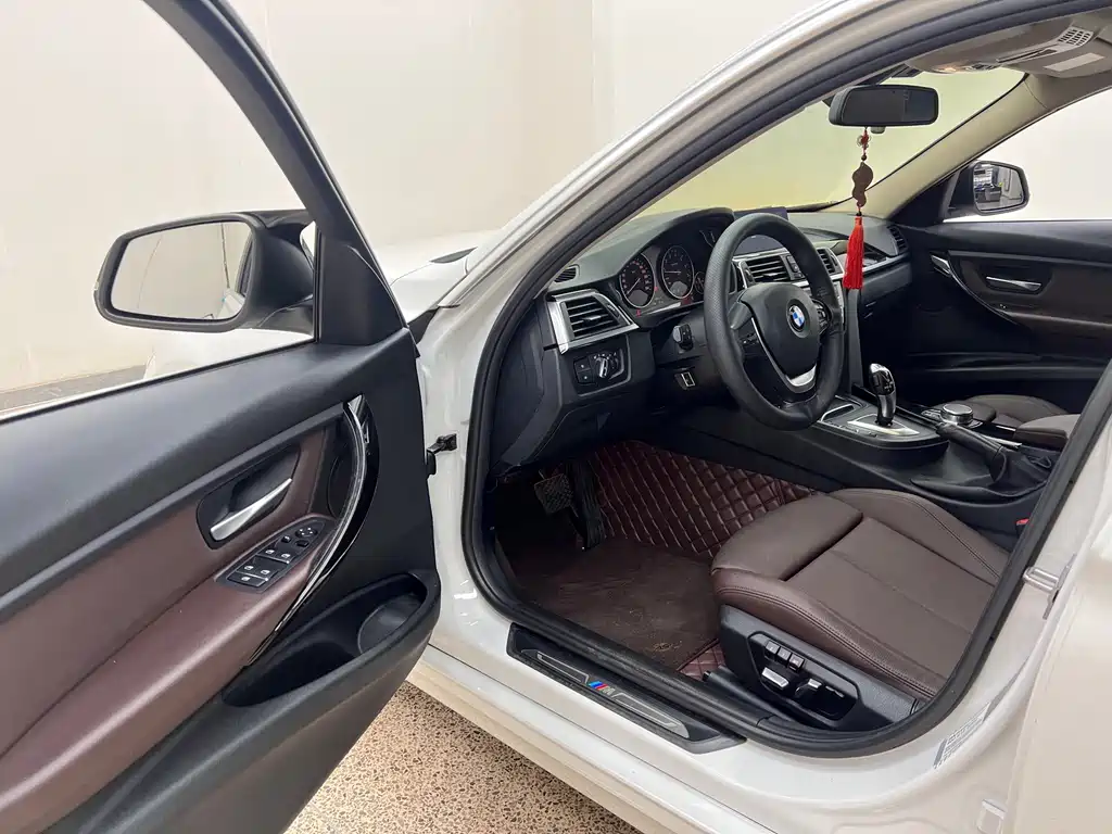 BMW 3 Series 2019 — фото 17