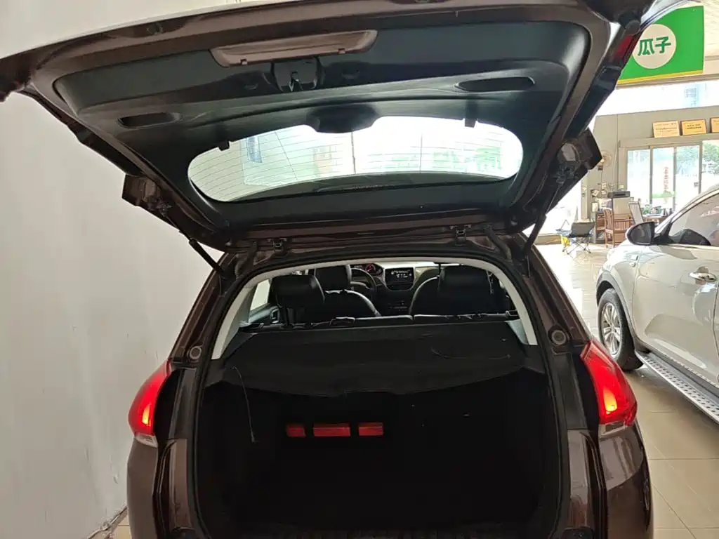 Peugeot 2008 2014 — фото 19