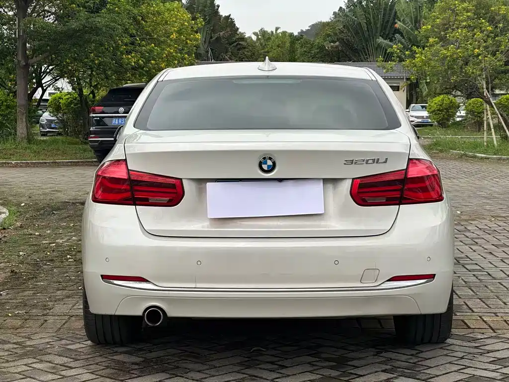BMW 3 Series 2017 — фото 12