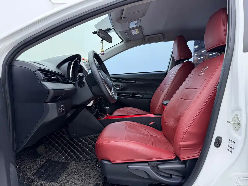 Toyota Yaris L 2022 — фото 10