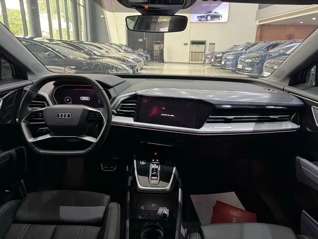 Audi Q4 e-tron 2025 — фото 10