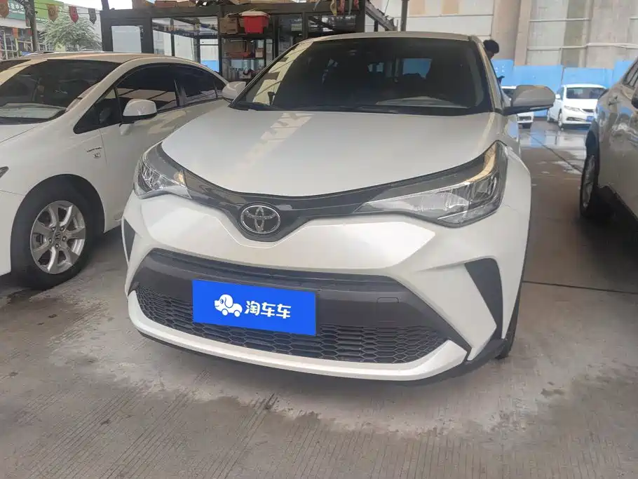 Toyota C-HR 2023 — фото 2