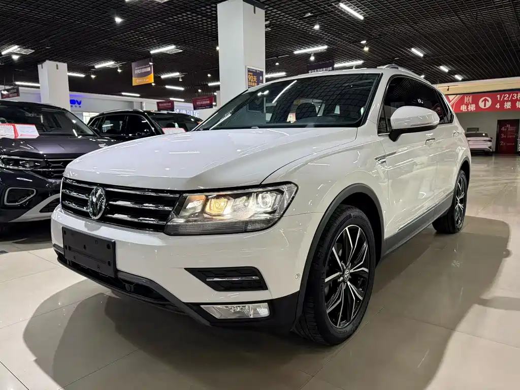Volkswagen Tiguan L 2020 — фото 1