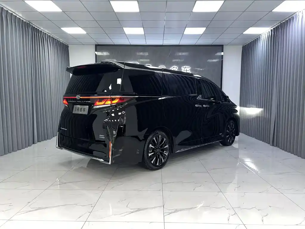 Toyota Vellfire 2025 — фото 6