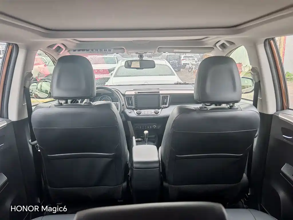 Toyota RAV4 2016 — фото 18
