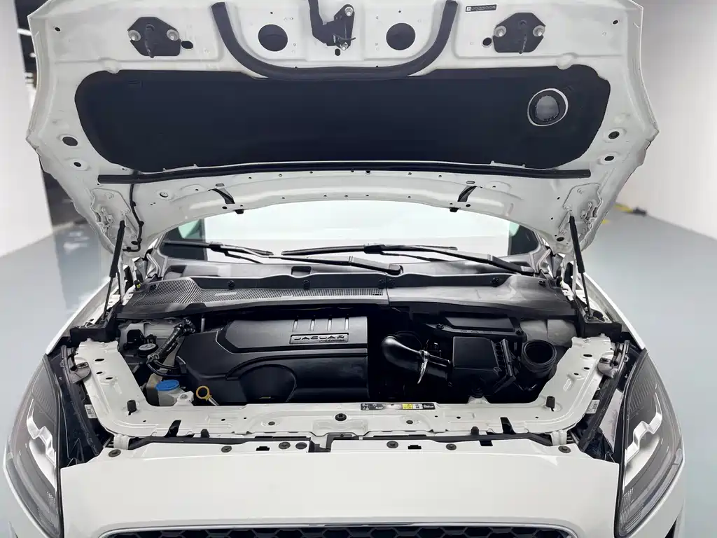 Jaguar E-PACE 2021 — фото 2