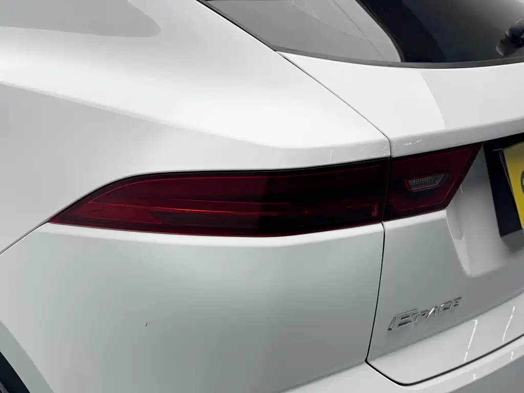 Jaguar E-PACE 2021 — фото 11