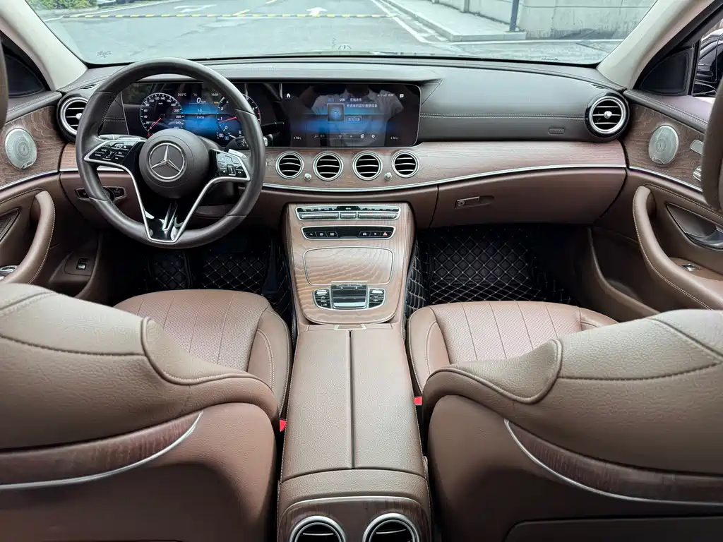 Mercedes-Benz E-Class 2023 — фото 11