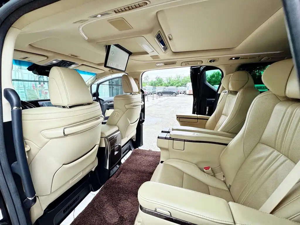 Toyota Alphard 2021 — фото 11