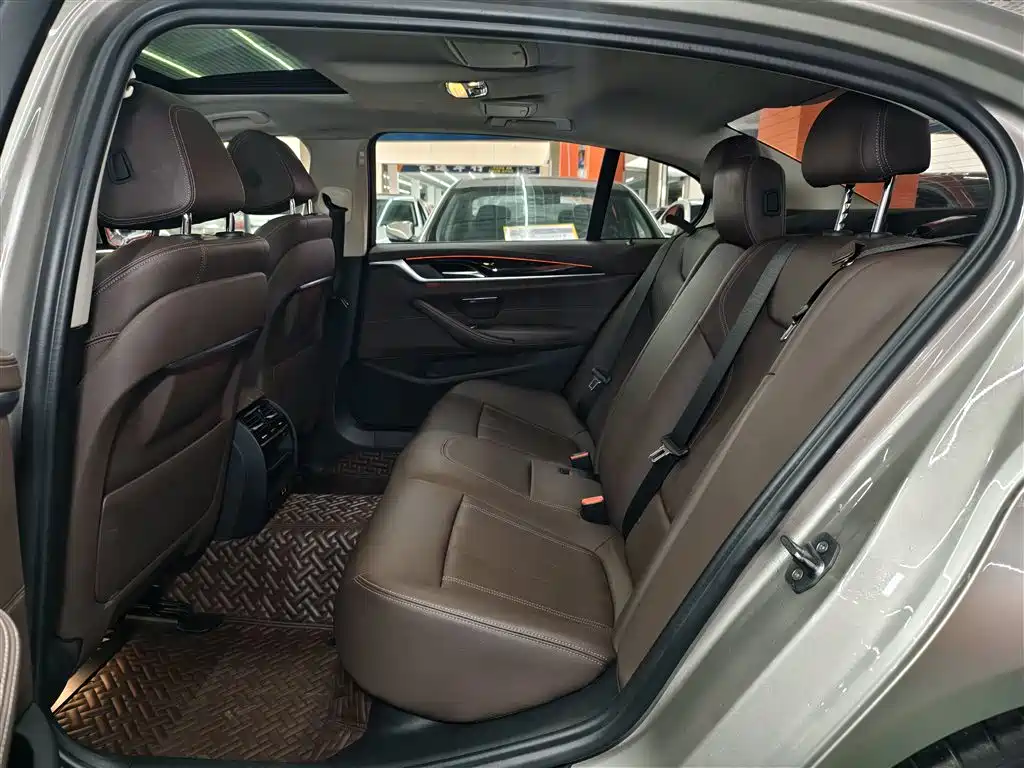 BMW 5 Series 2020 — фото 13