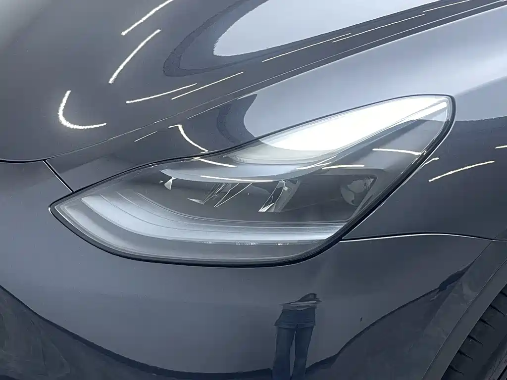 Tesla Model Y 2024 — фото 11