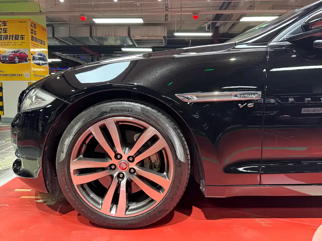 Jaguar XJ 2015 — фото 9