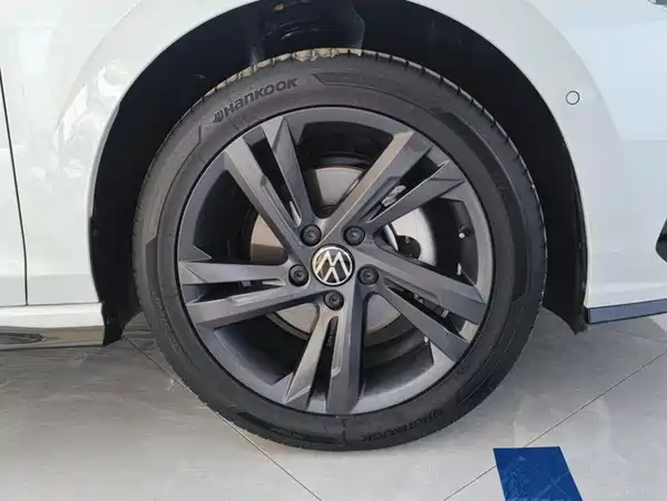 Volkswagen Golf 2024