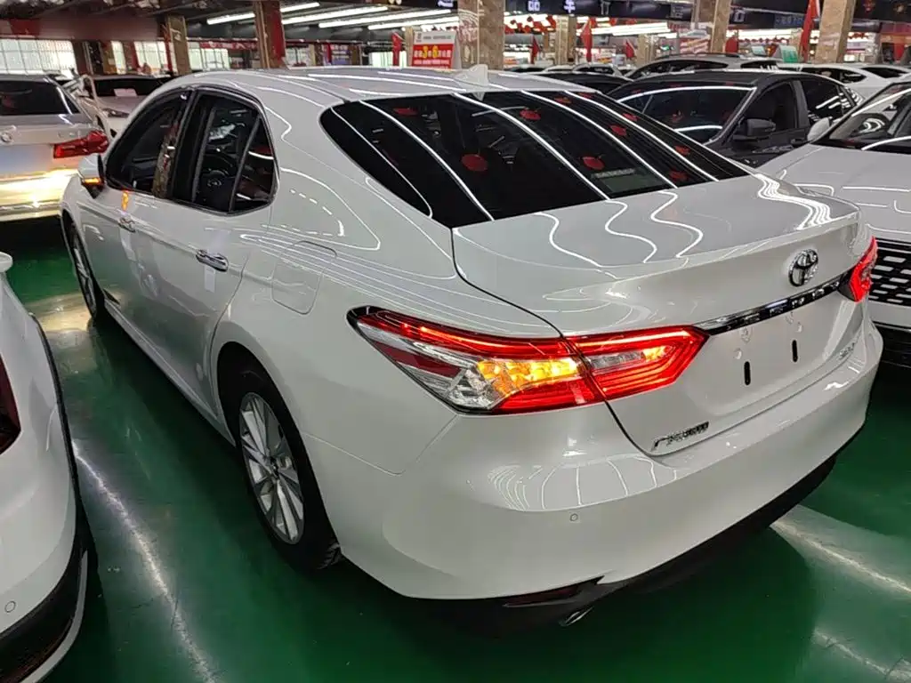Toyota Camry 2021 — фото 5