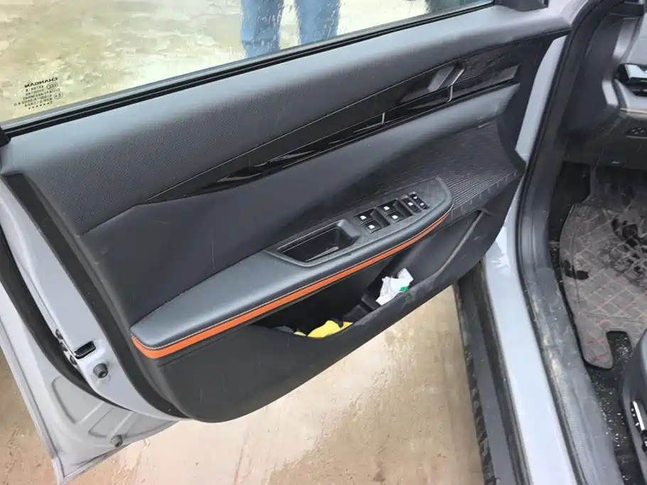 Changan UNI-V Smart Electric Idd 2023 — фото 7
