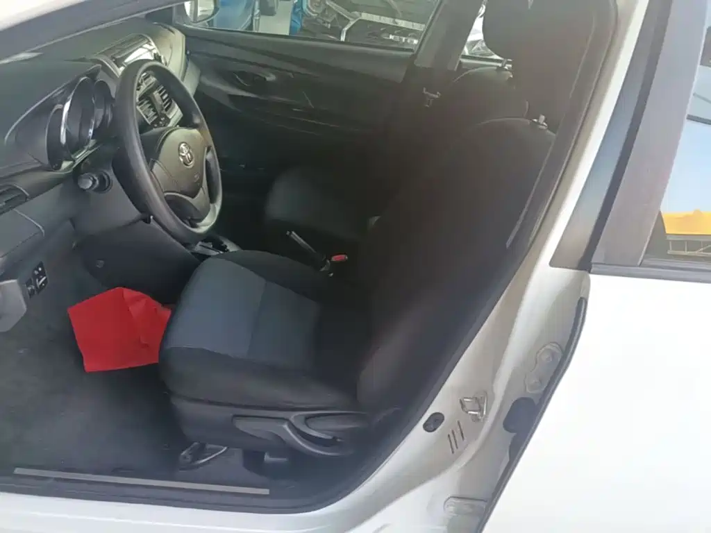 Toyota Yaris L 2018 — фото 15