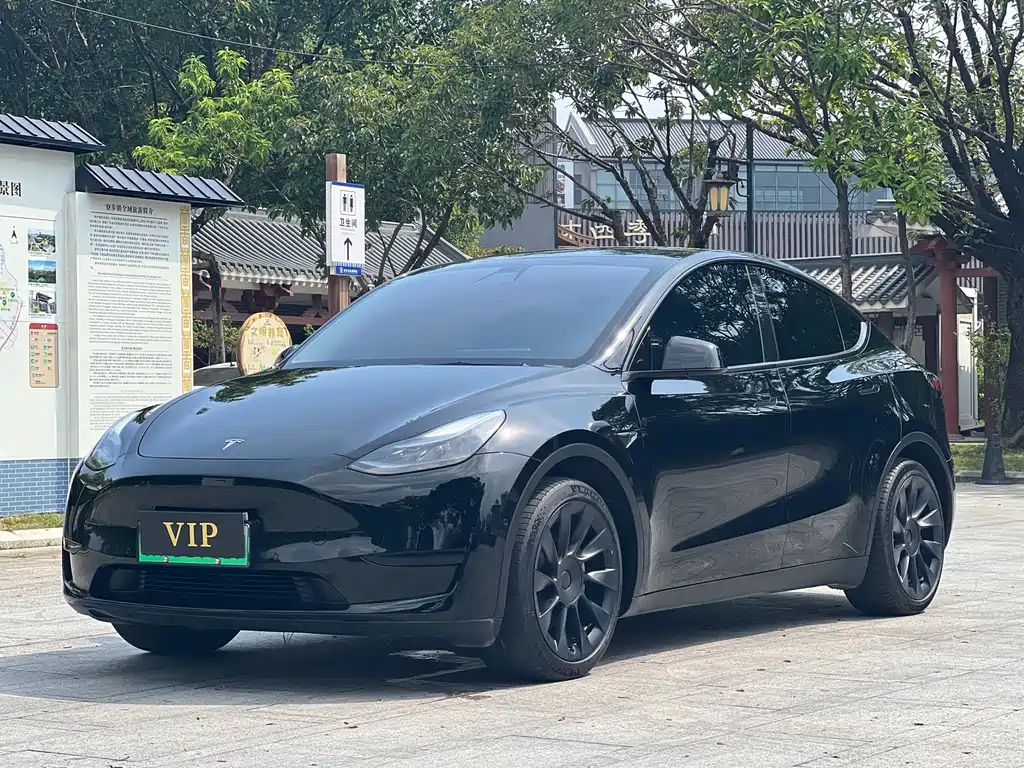 Tesla Model Y 2023 — фото 1