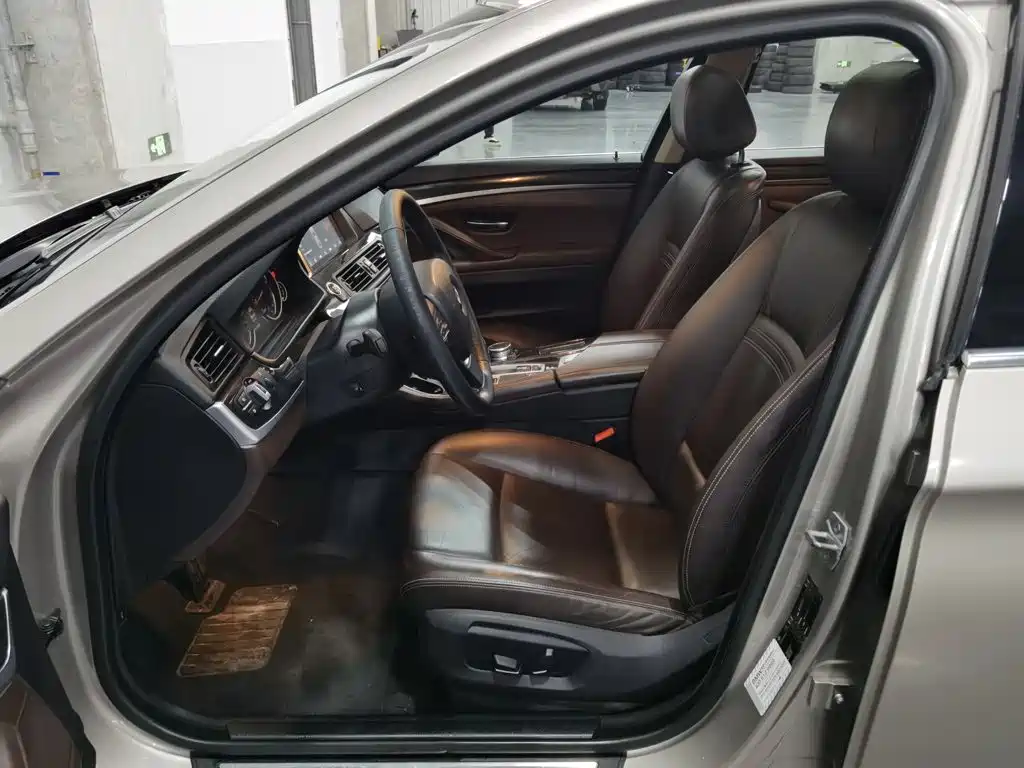 BMW 5 Series 2015 — фото 10