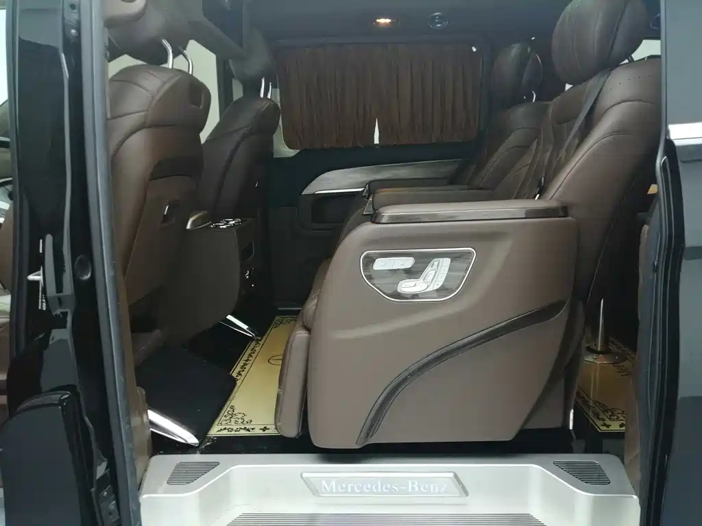 Mercedes-Benz V-Class 2021 — фото 12
