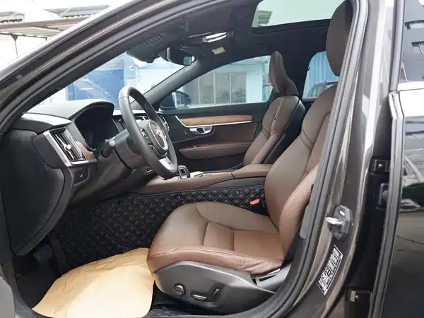 Volvo S90 2023