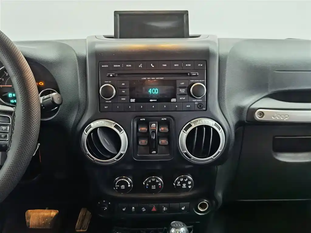 Jeep Wrangler 2015 — фото 12