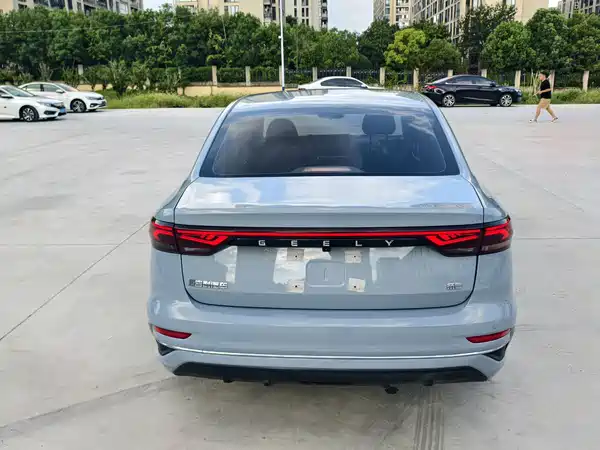 Geely Emgrand 2024