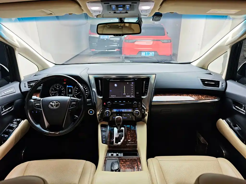 Toyota Alphard 2019 — фото 13