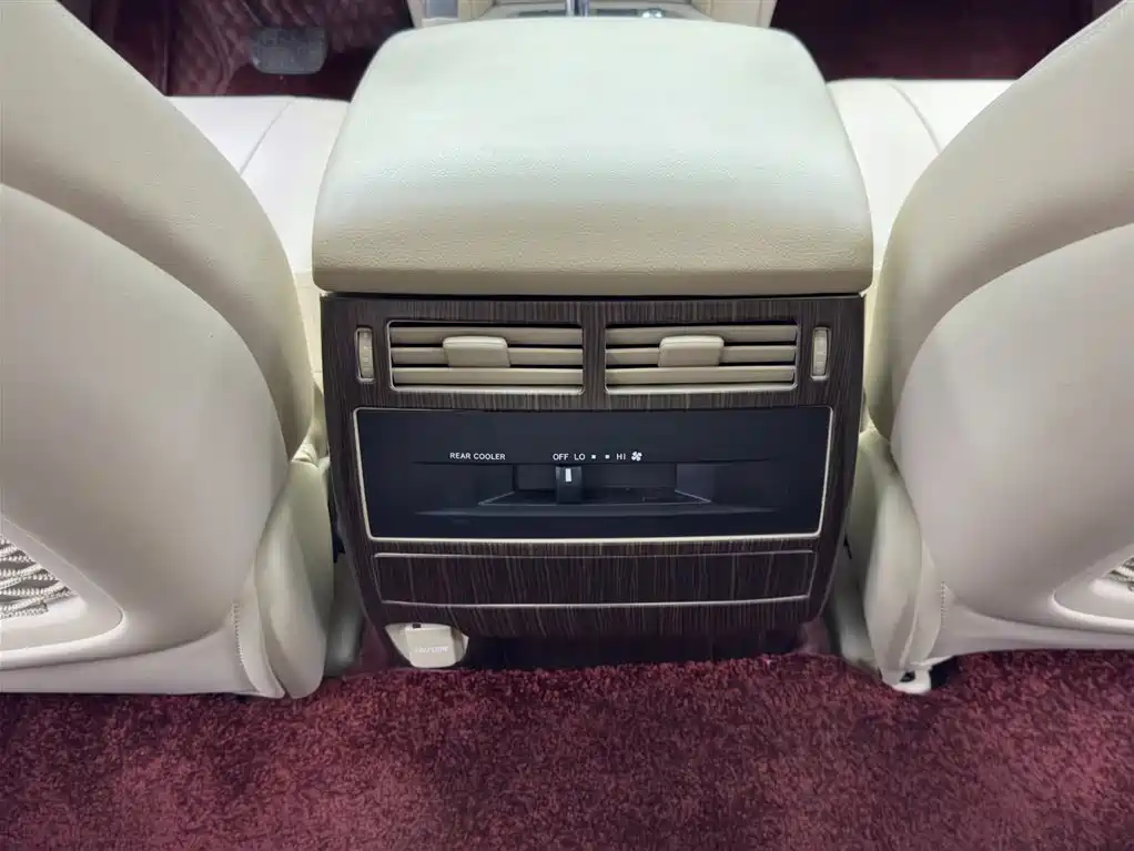 Toyota Land Cruiser 2020 — фото 11