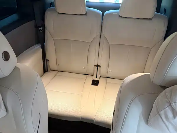Li Auto i8 2025