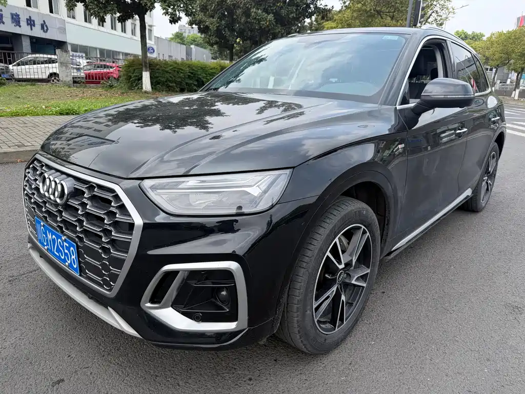 Audi Q5L 2023 — фото 1