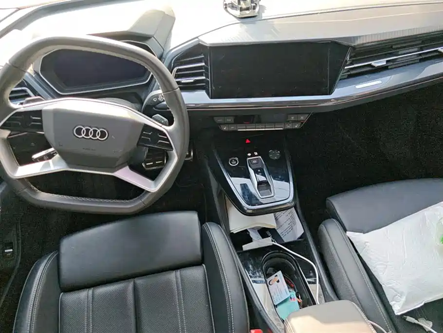 Audi Q4 e-tron 2025 — фото 12