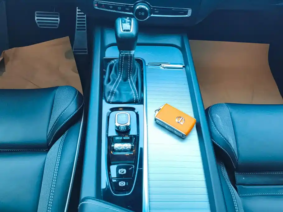 Volvo XC60 2021 — фото 16