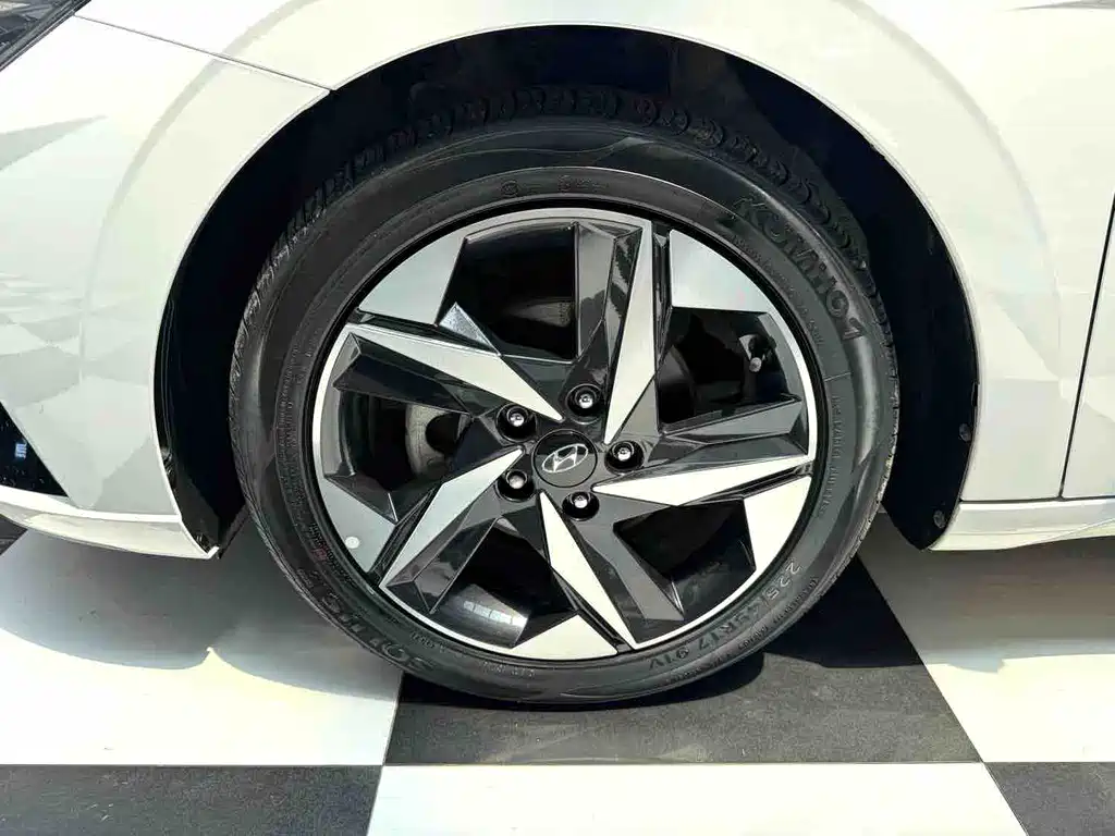 Hyundai Elantra 2022
