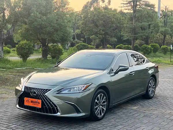 Lexus ES 2024