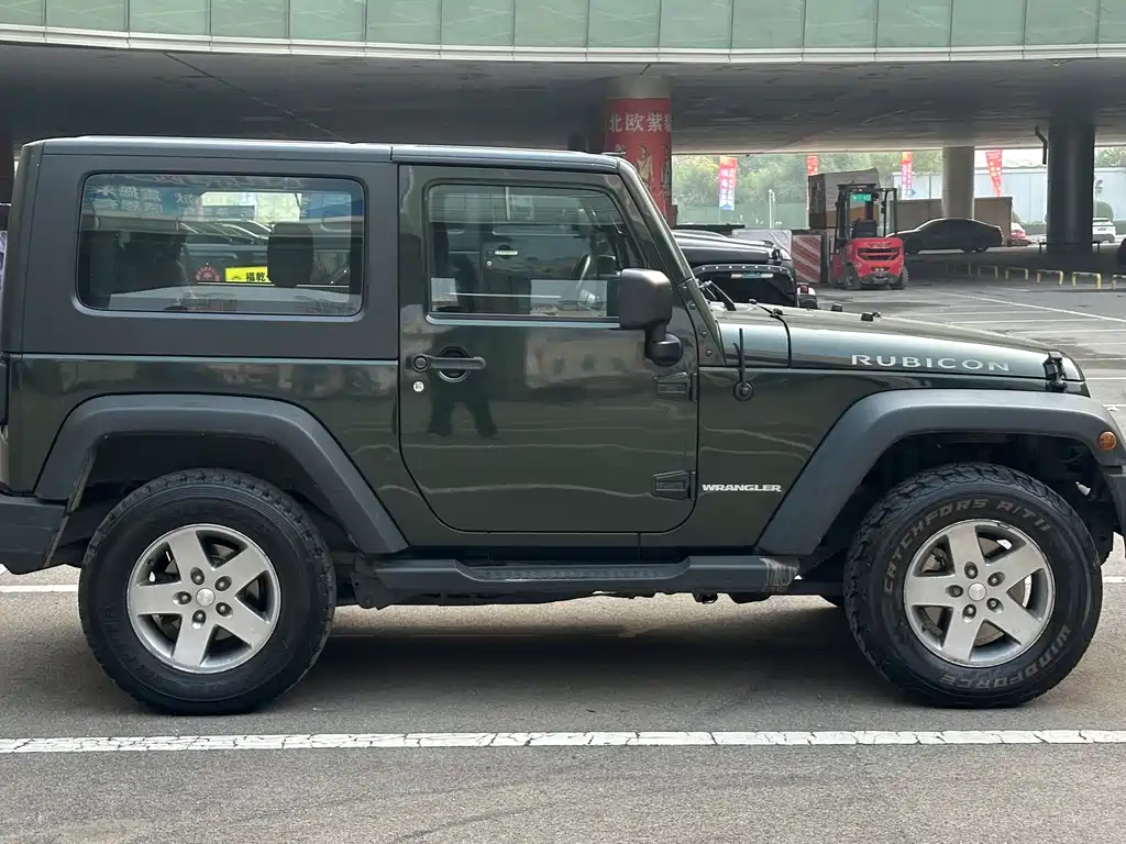 Jeep Wrangler 2010 — фото 4