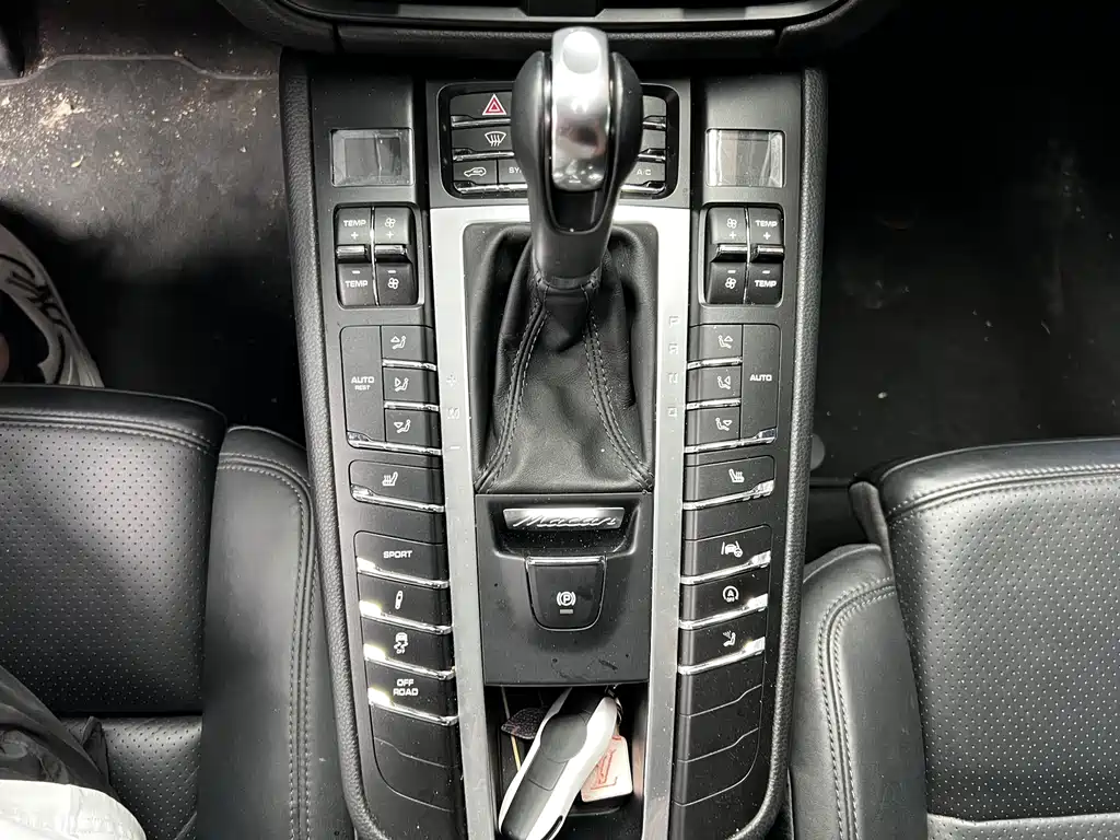 Porsche Macan 2021 — фото 11
