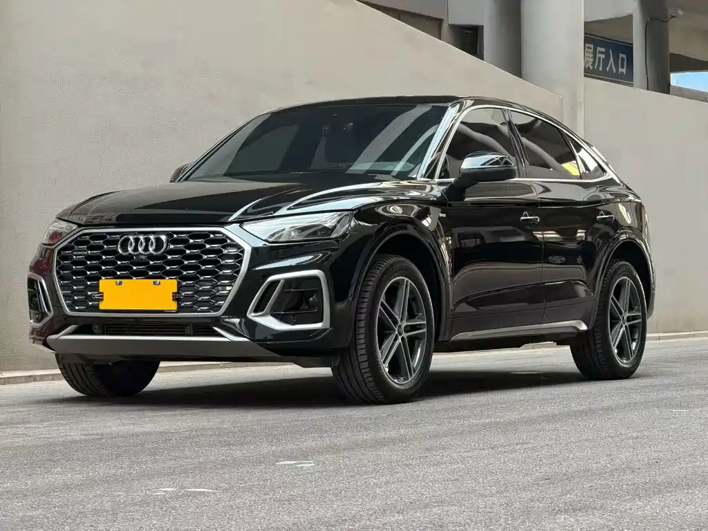 Audi Q5L Sportback 2022 — фото 1