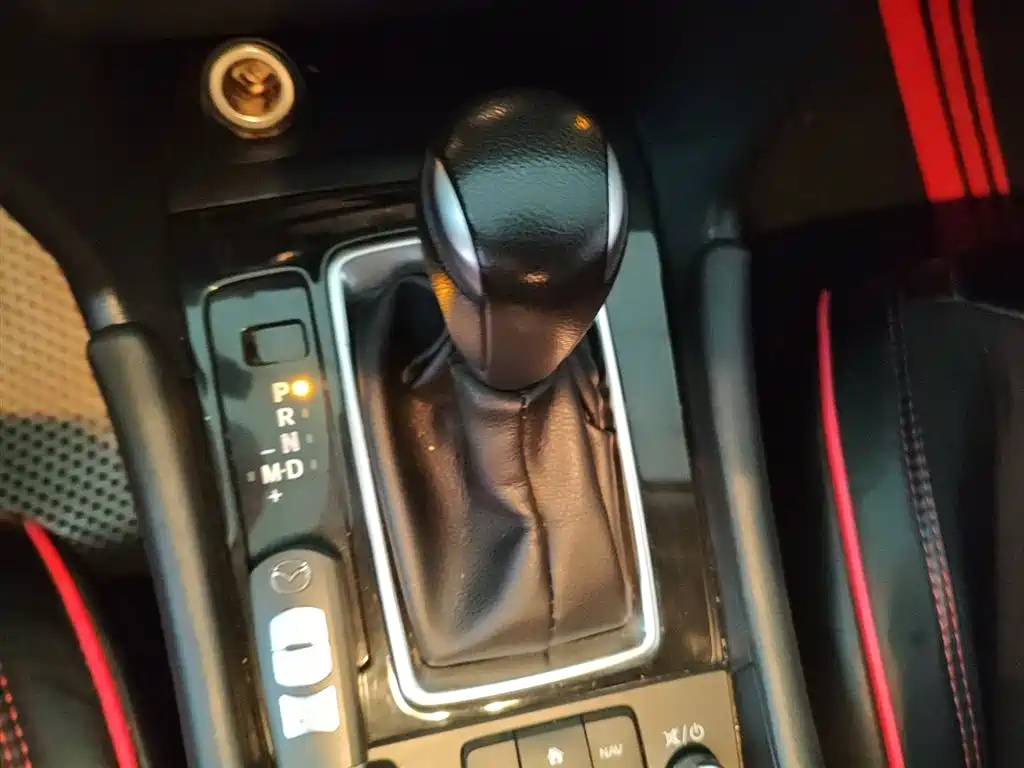 Mazda 3 Axela 2018 — фото 14