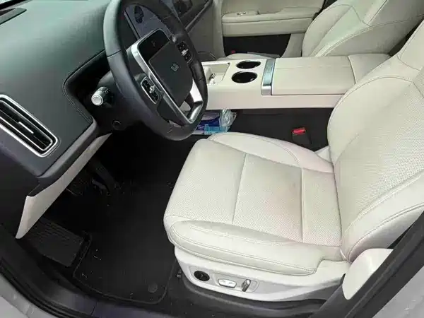 Li Auto L6 2025