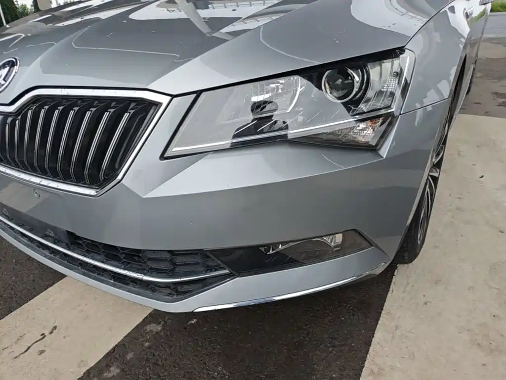 Skoda Superb 2019 — фото 24