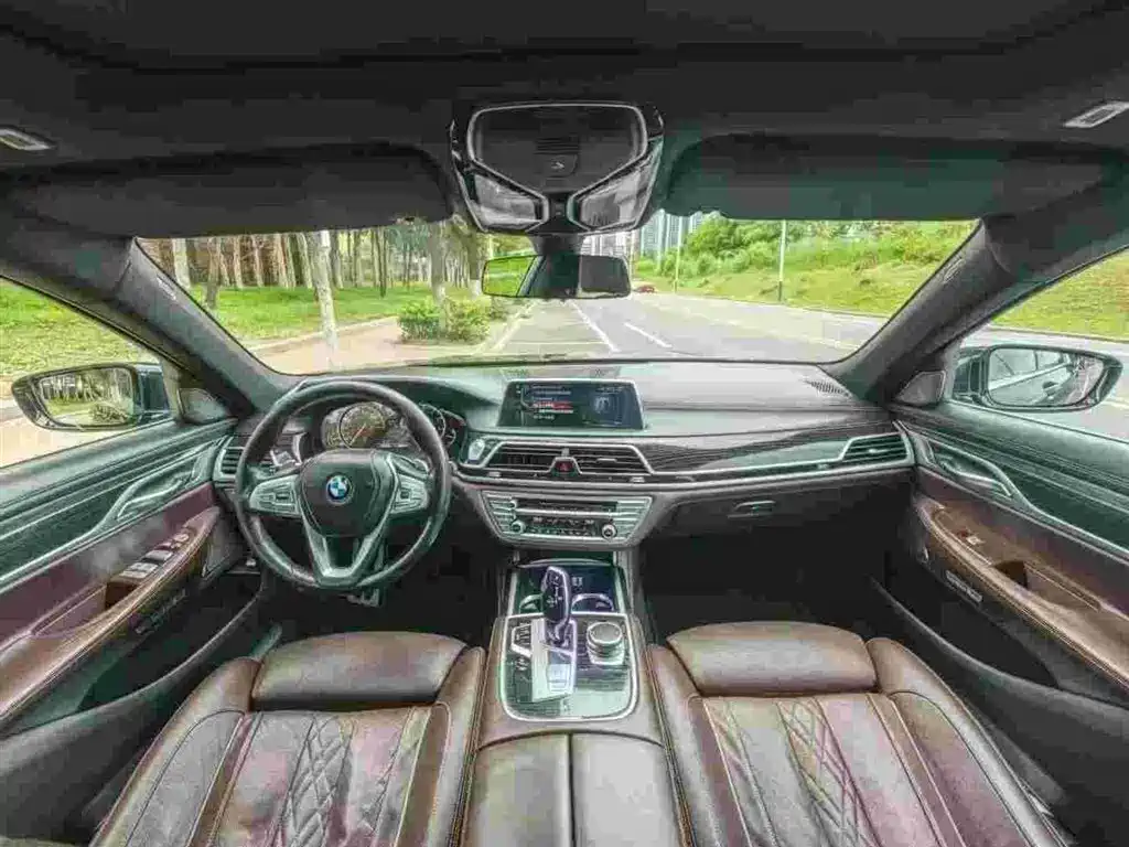 BMW 7 Series 2017 — фото 5