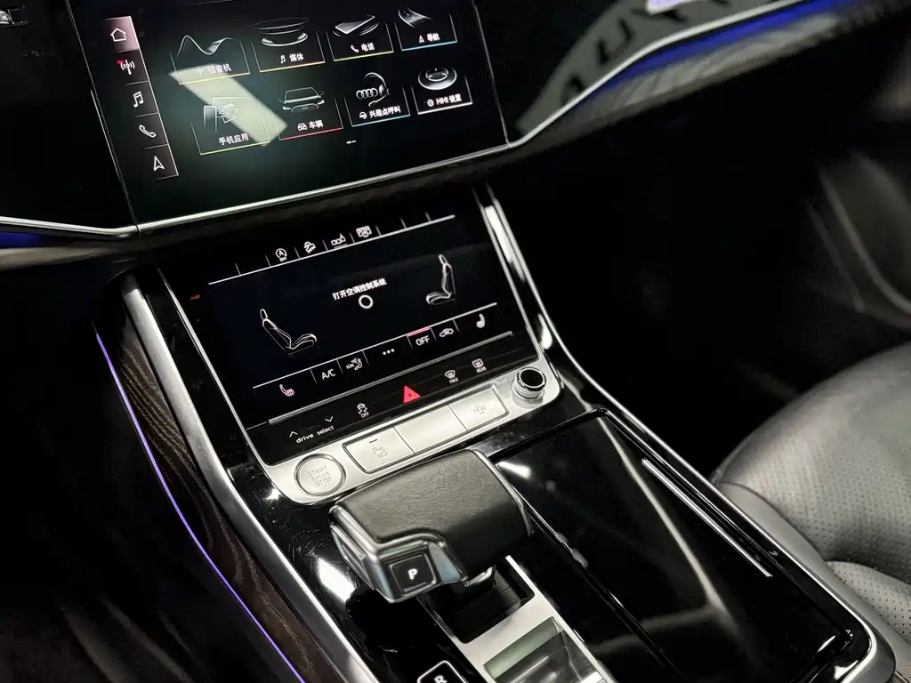 Audi Q7 2021 — фото 11