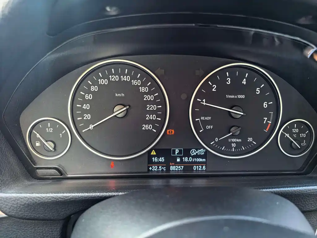BMW 3 Series 2017 — фото 14